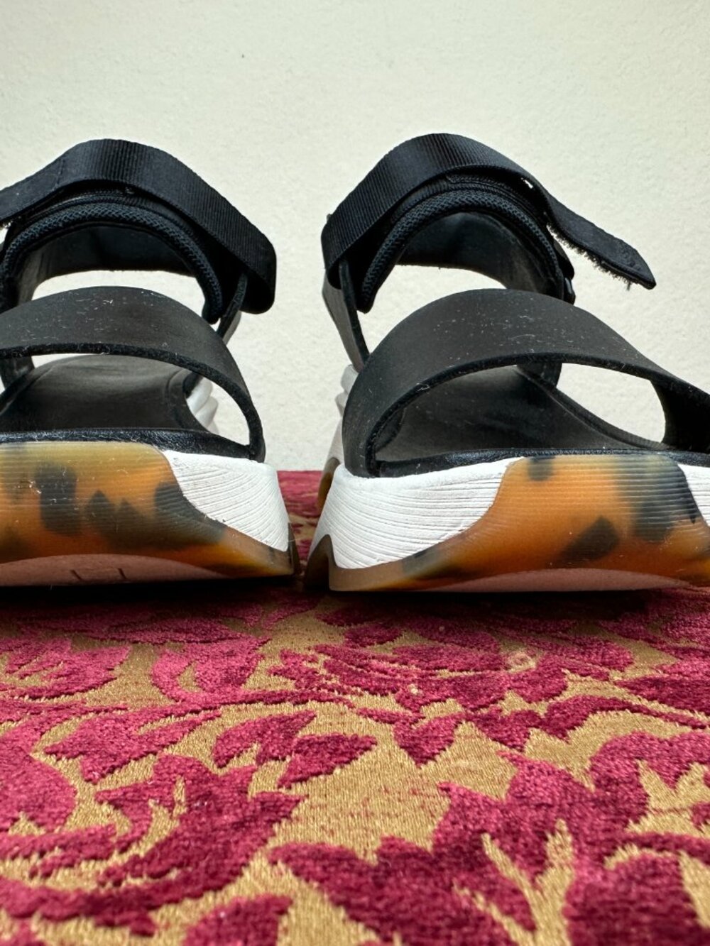 Sorel Kinetic Impact Y-Strap High Black Tortoiseshell Leather Sandals Sz 6.5 - Picture 4 of 9
